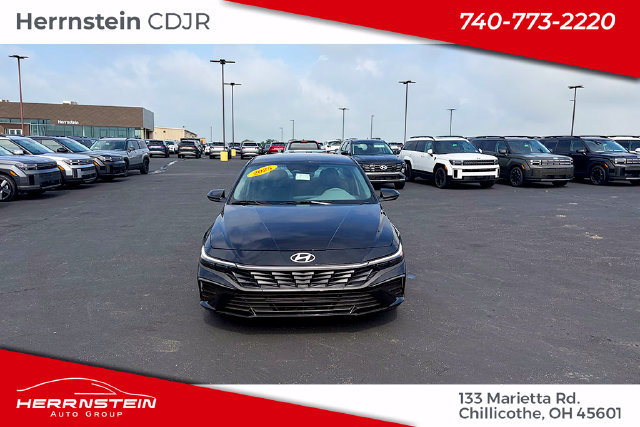 Used 2025 Hyundai Elantra Sport FWD image 2