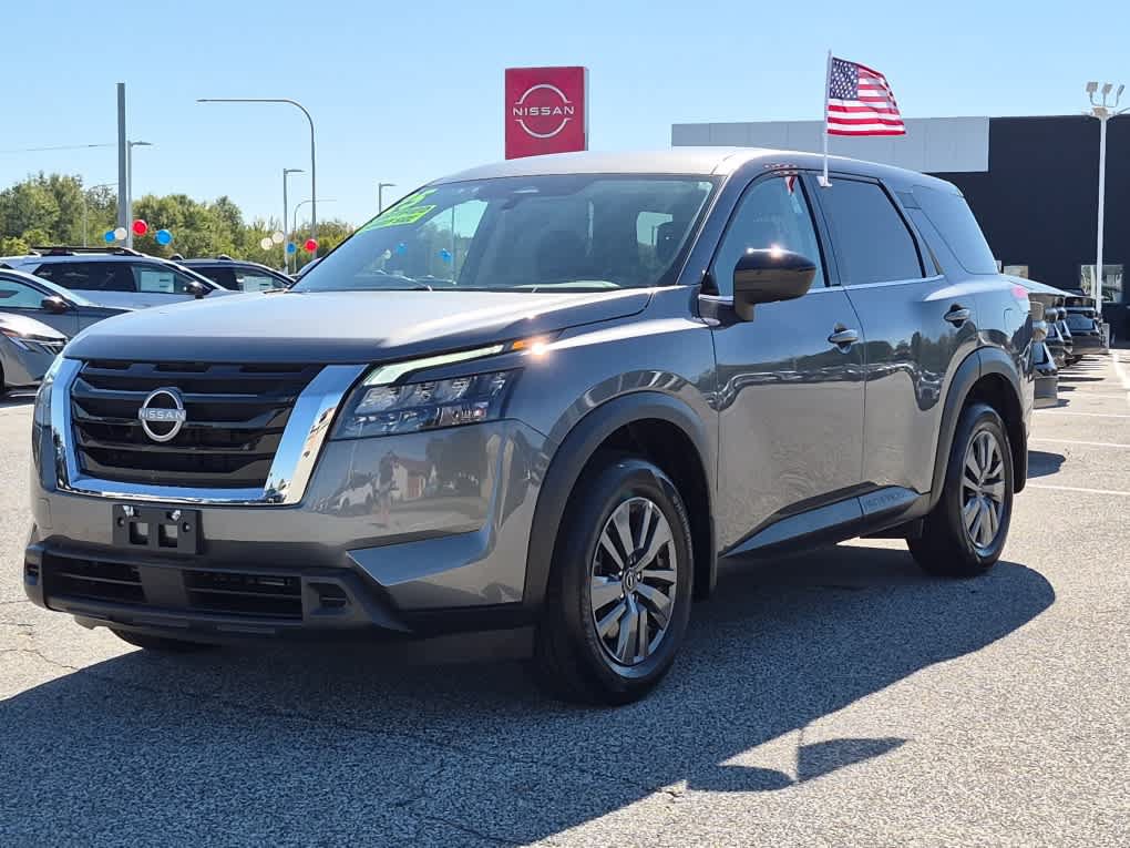 Used 2025 Nissan Pathfinder S AWD/4WD image 1