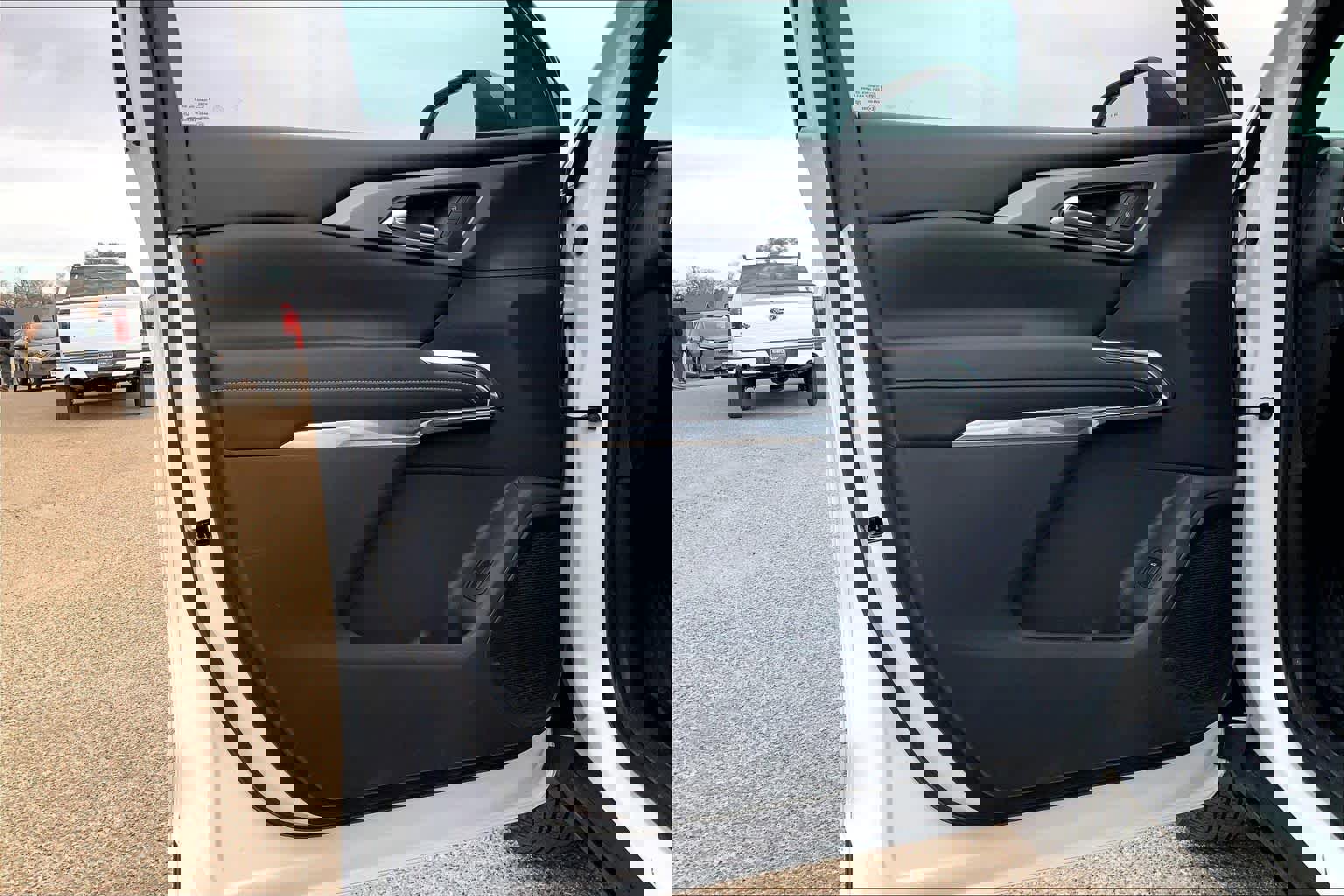 Used 2025 Chevrolet Traverse LT image 21