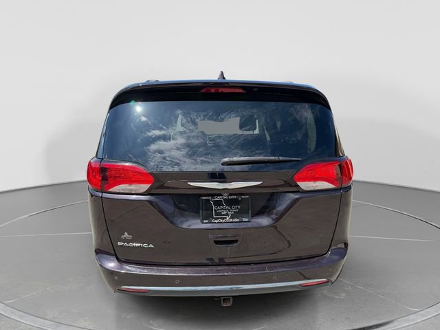 Used 2017 Chrysler Pacifica Touring-L w/ Tire & Wheel Group FWD image 5