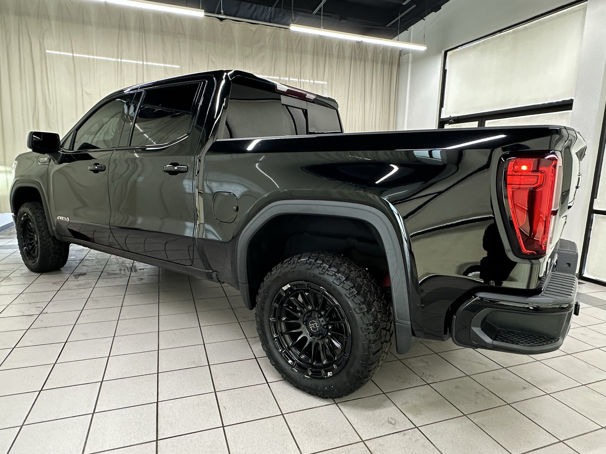Used 2021 GMC Sierra 1500 AT4 w/ AT4 Preferred Package AWD/4WD image 6