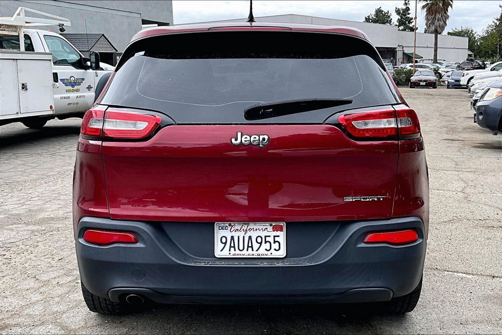 Used 2016 Jeep Cherokee Sport FWD image 5