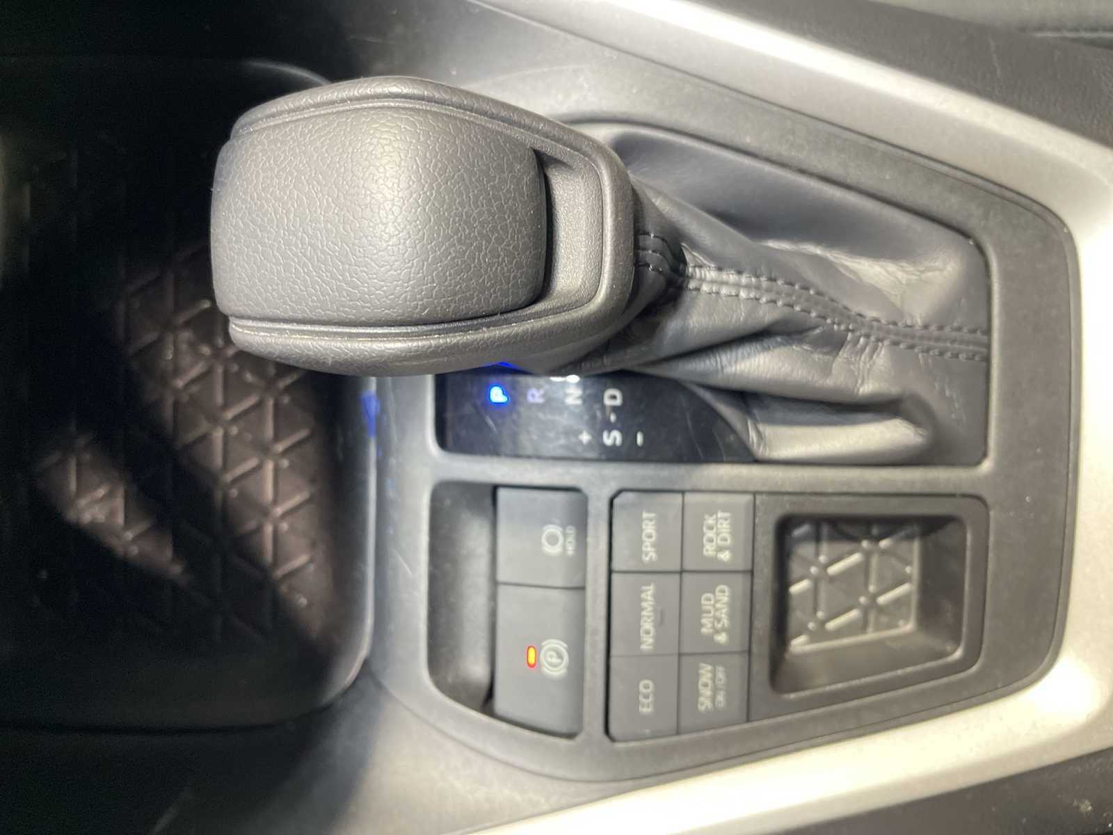 Used 2020 Toyota RAV4 XLE w/ Convenience Package AWD/4WD image 17