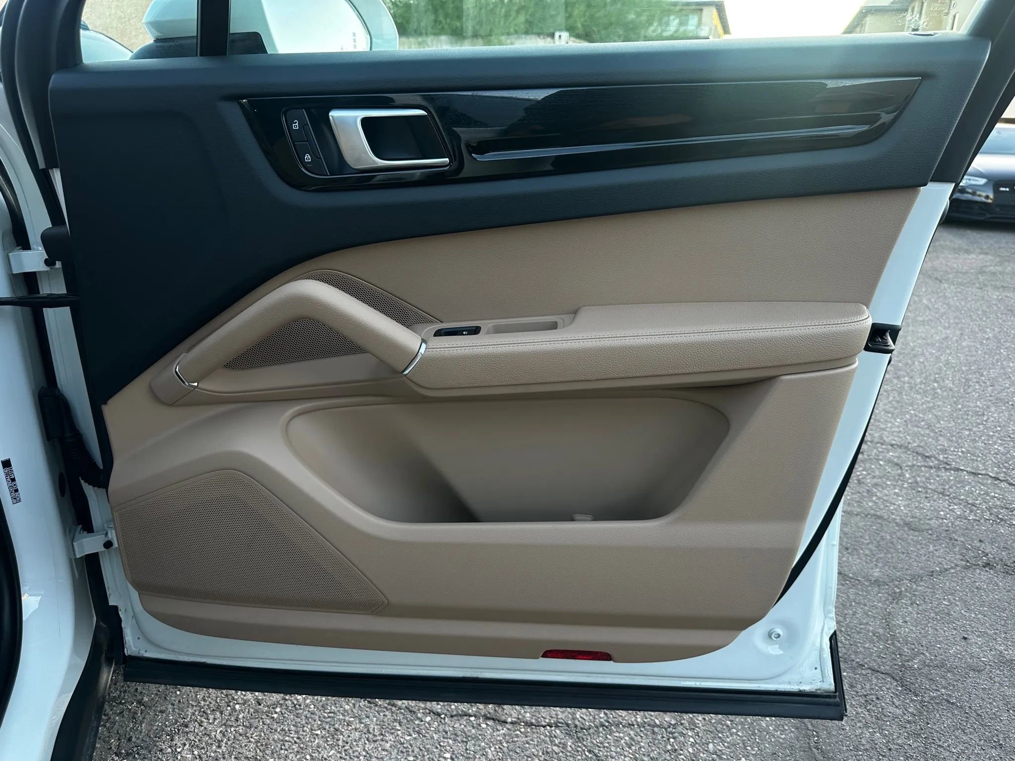 Used 2022 Porsche Cayenne Sport Utility 4D image 31