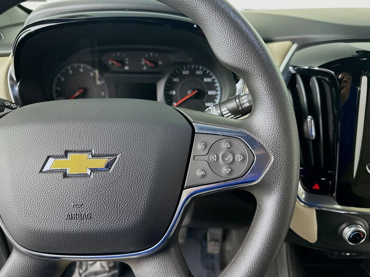 Used 2023 Chevrolet Traverse LS image 41