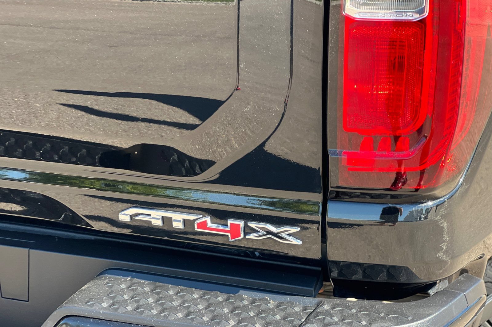 Used 2024 GMC Canyon AT4X AWD/4WD image 23
