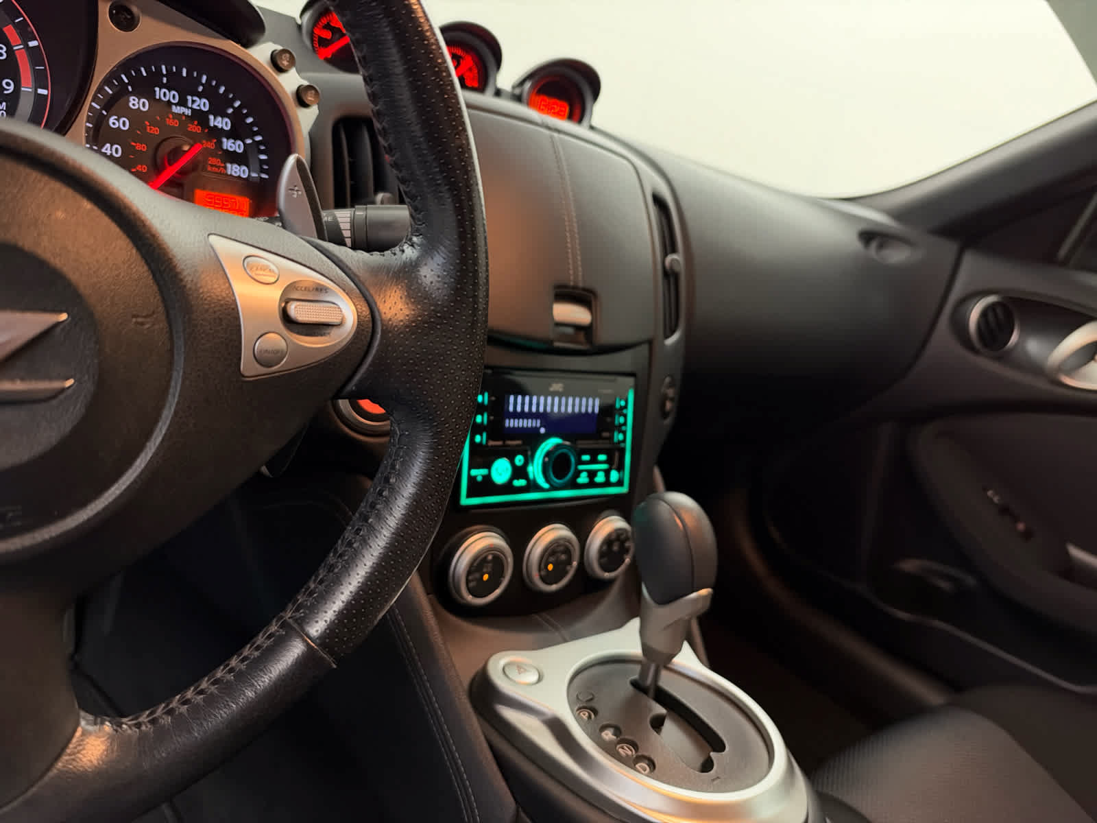 Used 2014 Nissan 370Z Coupe RWD image 18