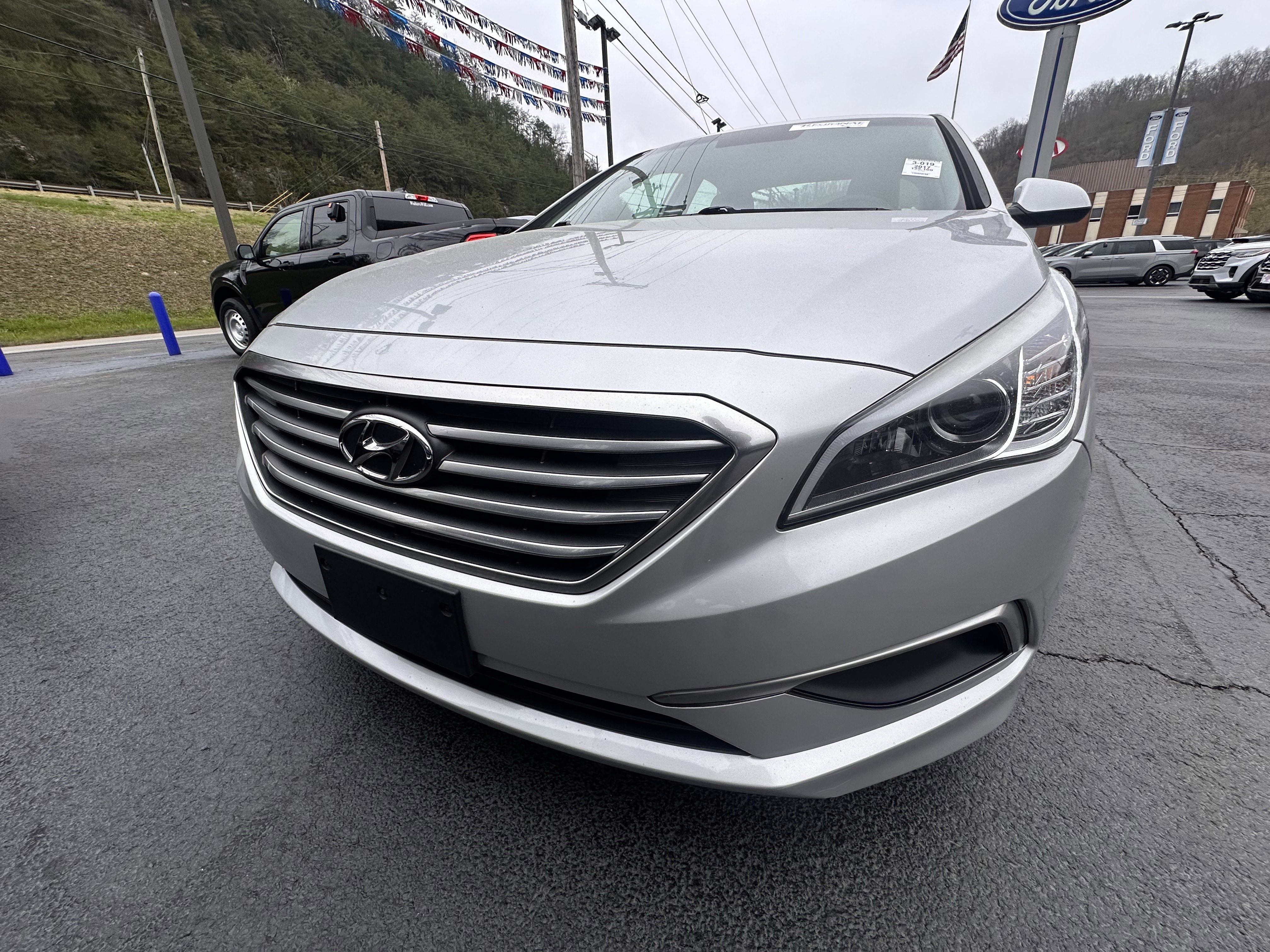 Used 2017 Hyundai Sonata SE FWD image 5