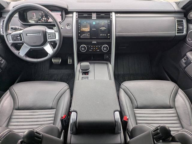 Used 2025 Land Rover Discovery Dynamic SE image 14