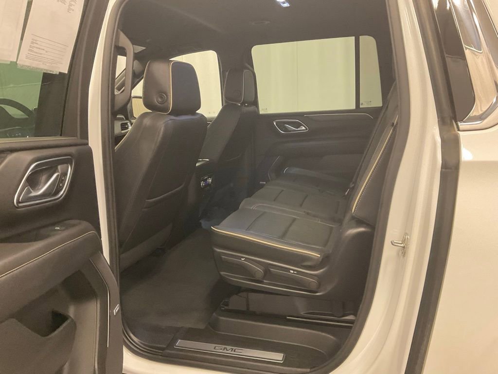 Used 2024 GMC Yukon XL SLT AWD/4WD image 33