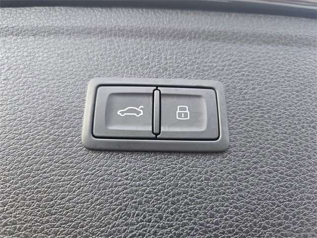 Used 2022 Audi SQ5 Premium Plus w/ Premium Plus Package image 11