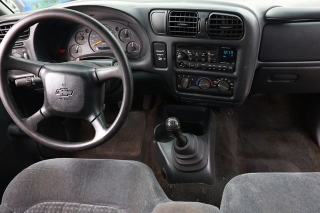 Used 2000 Chevrolet S10 Pickup LS w/ Preferred Equipment Group RWD image 19