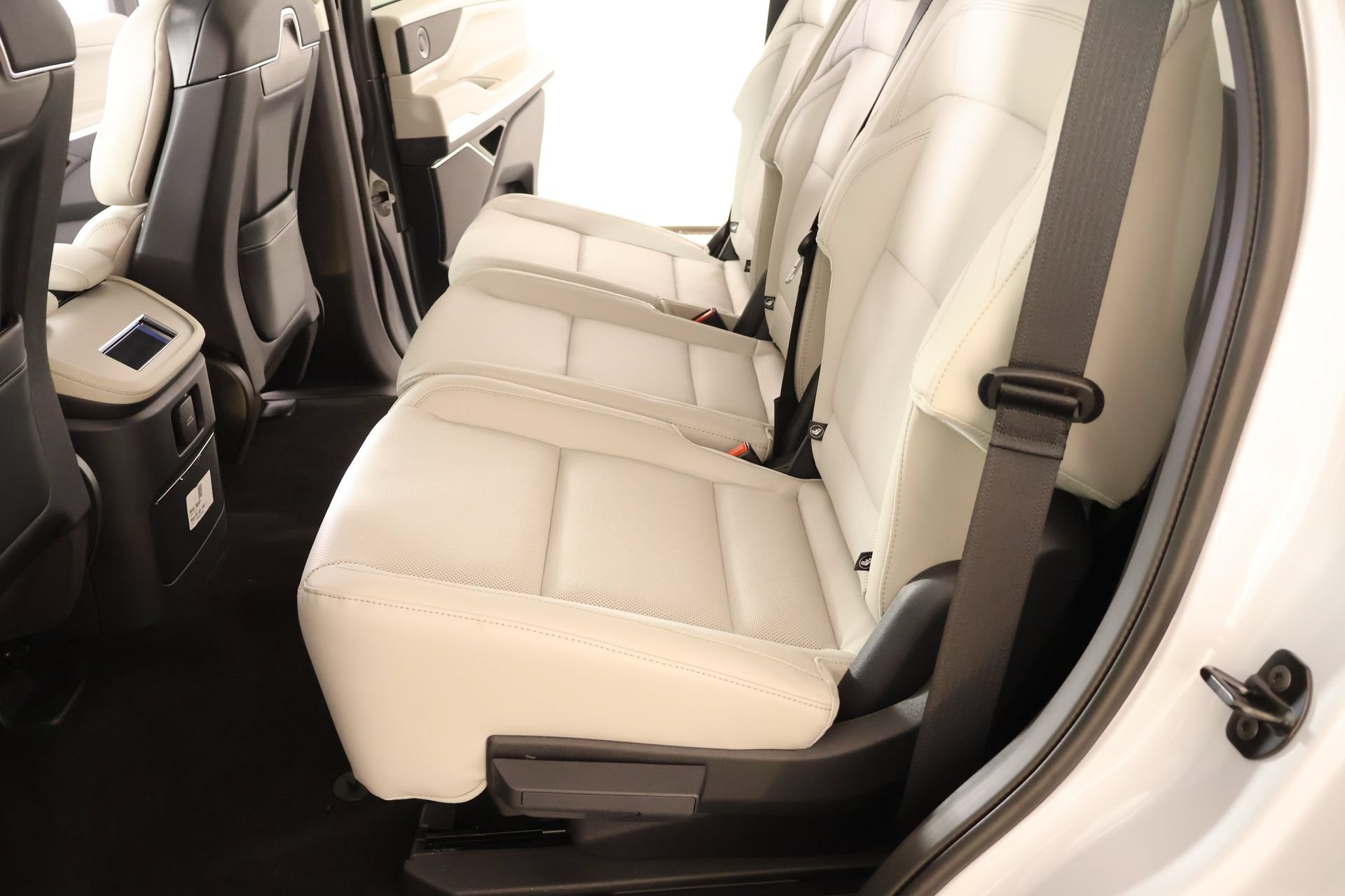 New 2026 Lincoln Navigator Premiere AWD/4WD image 13