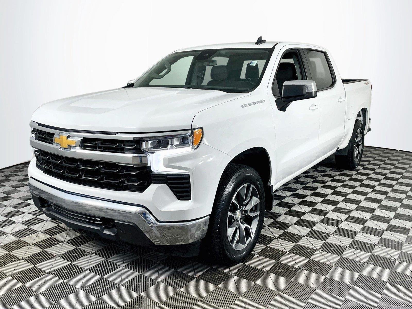 Used 2024 Chevrolet Silverado 1500 LT AWD/4WD image 3