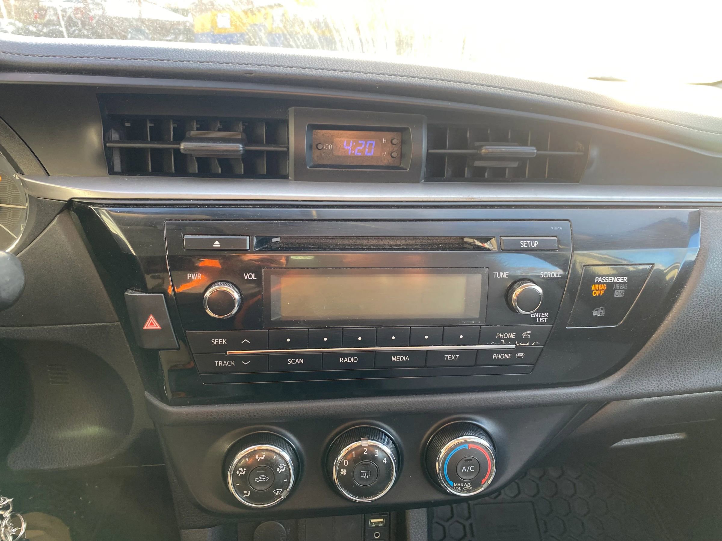 Used 2015 Toyota Corolla L image 17