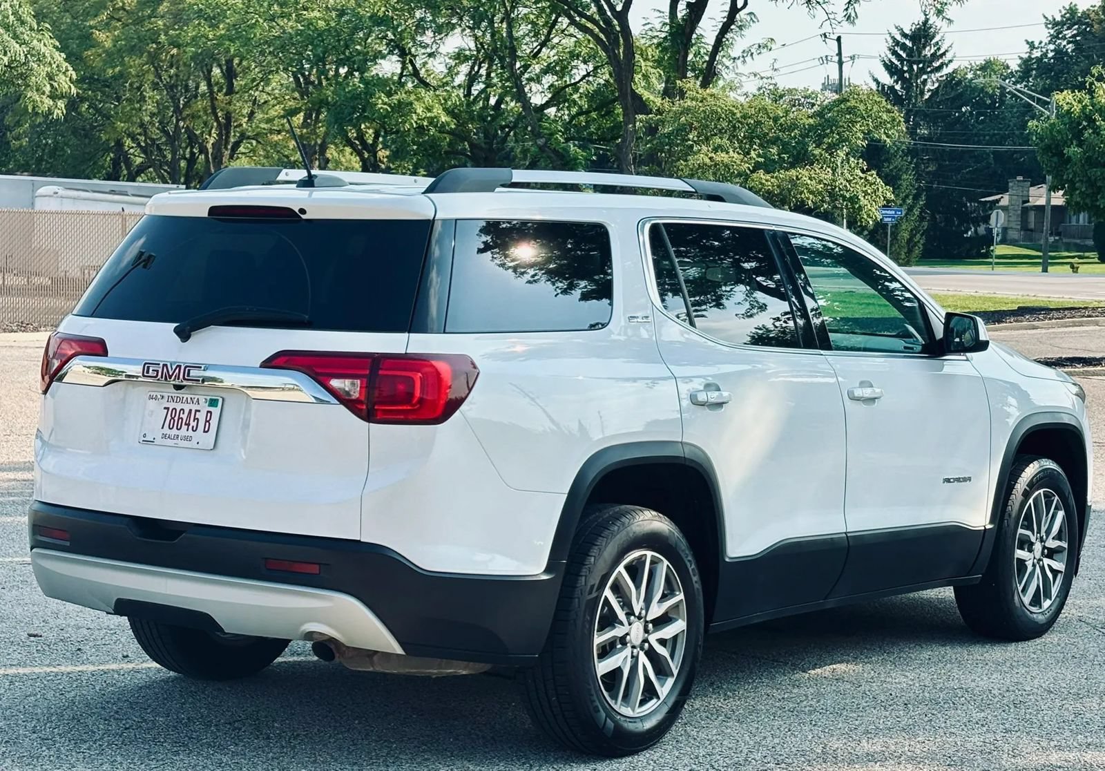 Used 2017 GMC Acadia SLE AWD/4WD image 8