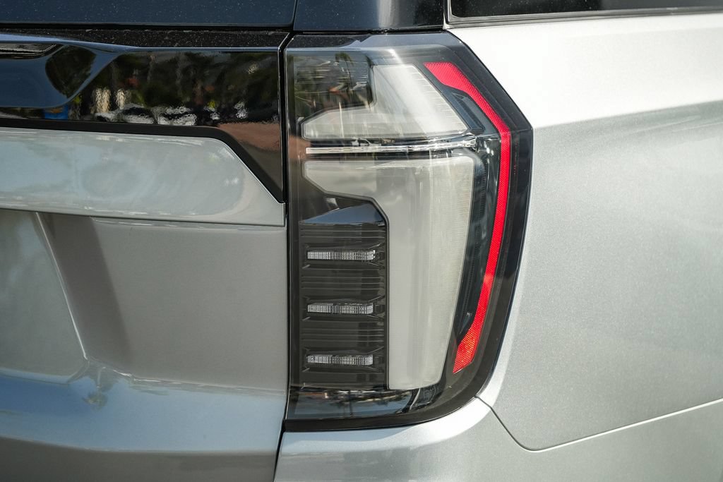 New 2026 Chevrolet Suburban Premier AWD/4WD image 7