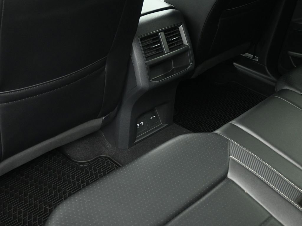 Used 2021 Volkswagen Atlas Cross Sport SE image 19