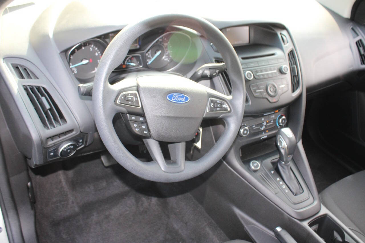 Used 2015 Ford Focus SE FWD image 9