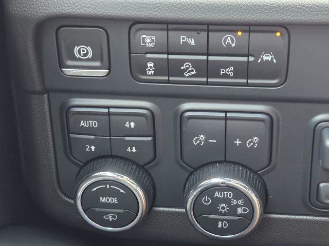 Used 2025 Chevrolet Tahoe High Country image 23