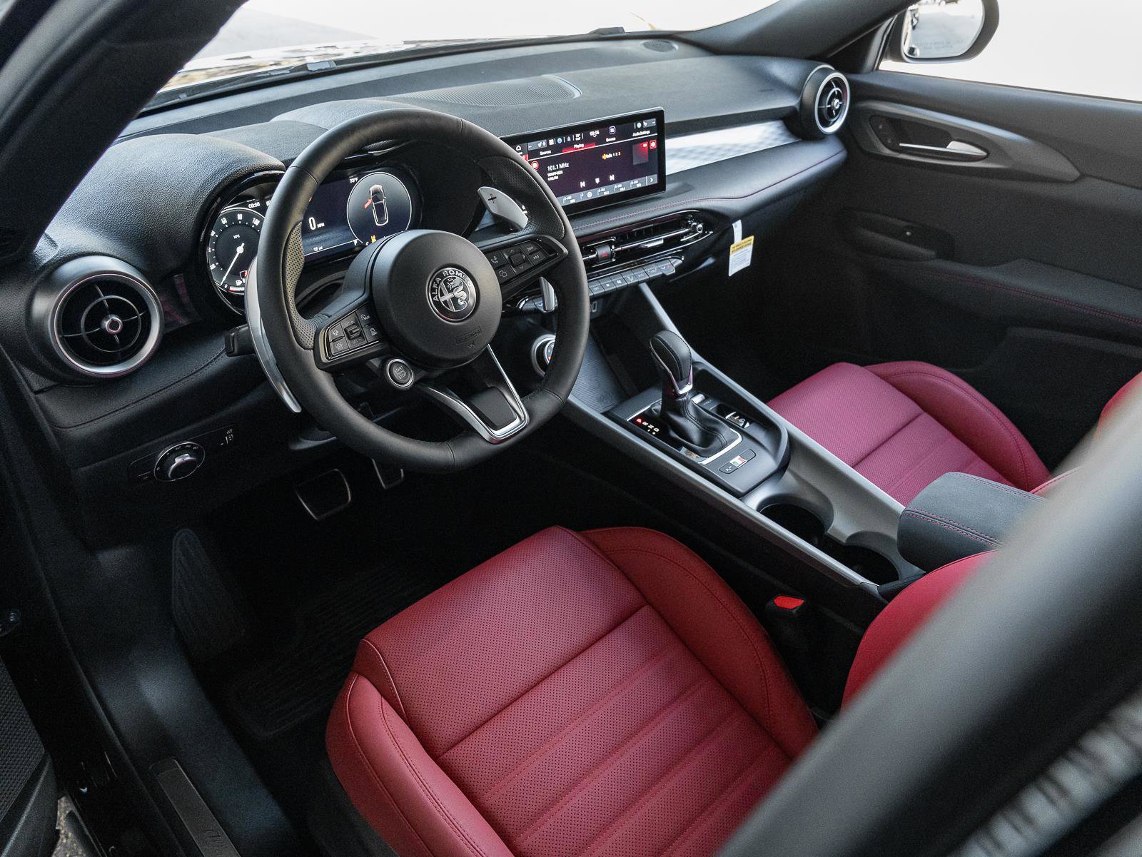 New 2026 Alfa Romeo Tonale Veloce w/ Quick Order Package 23H Volce image 8