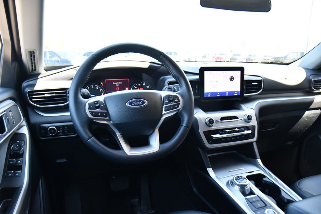 Used 2024 Ford Explorer XLT w/ Equipment Group 202A AWD/4WD image 12
