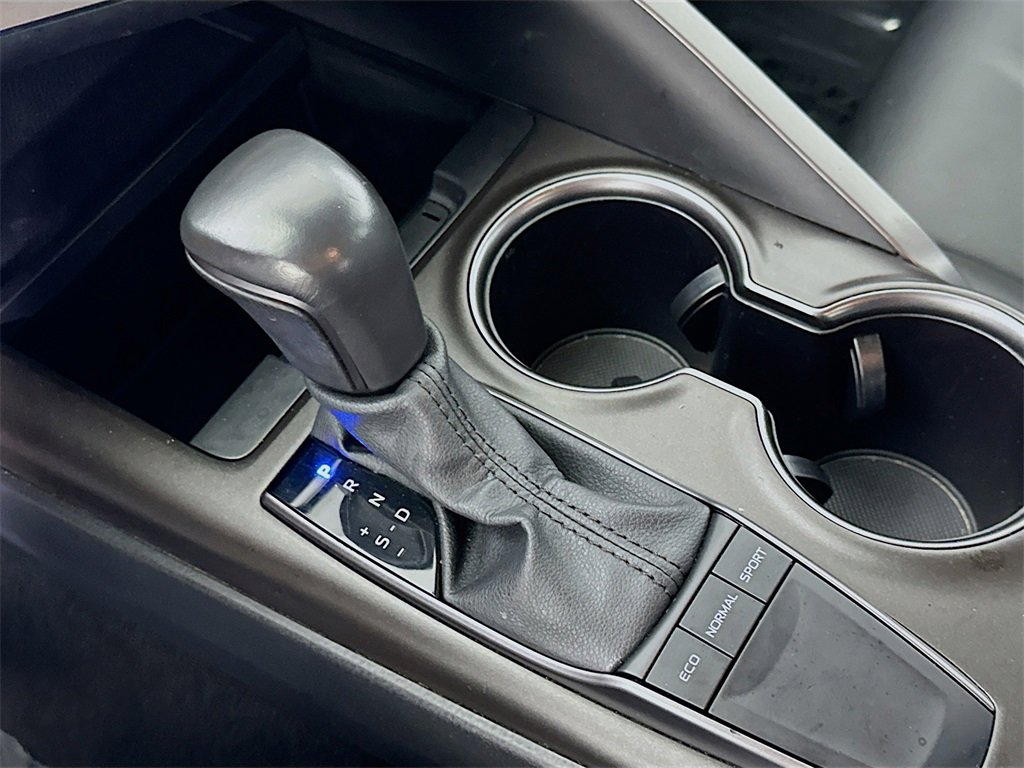 Used 2024 Toyota Camry SE image 30