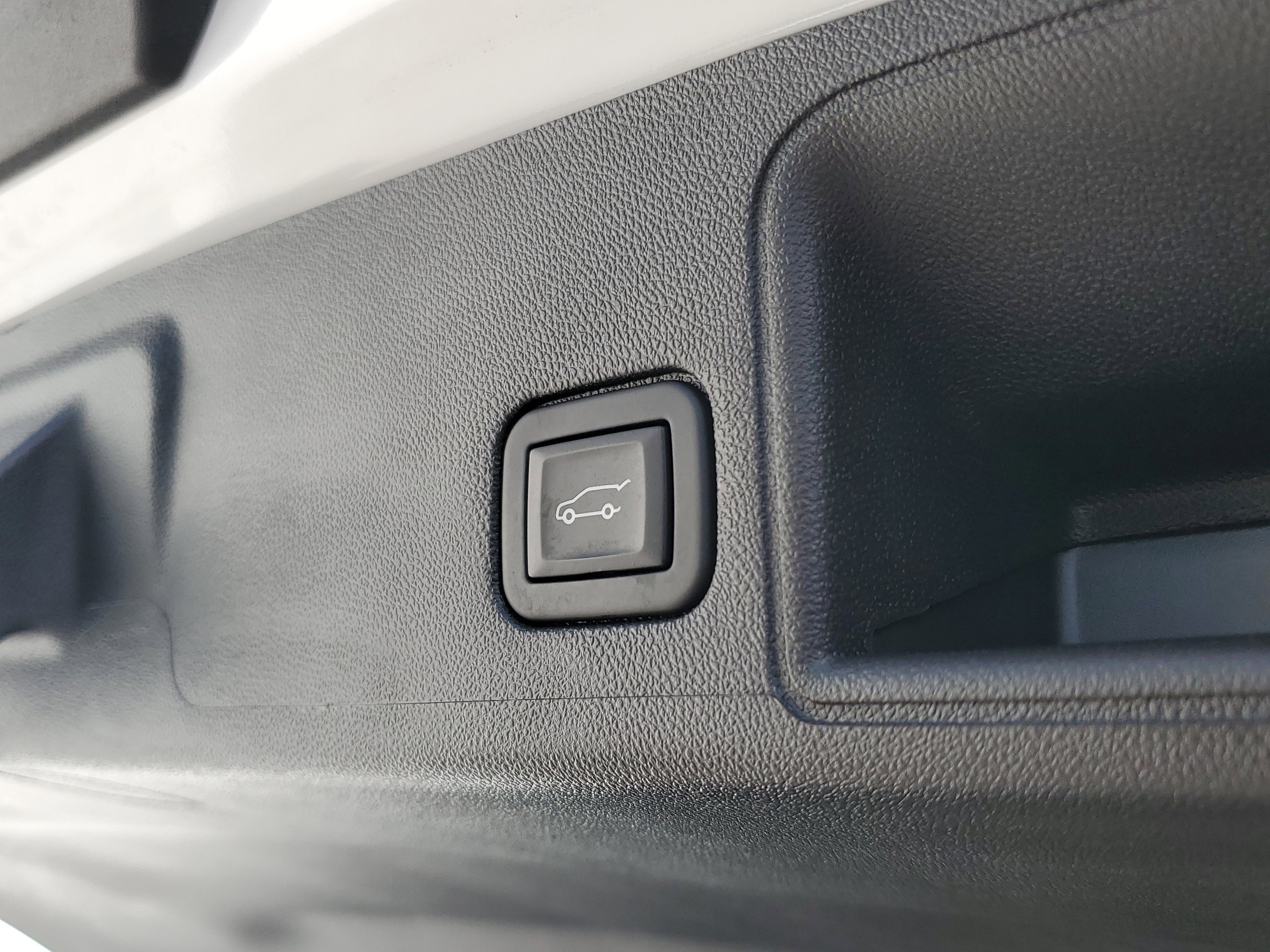 Used 2022 GMC Terrain SLT w/ Infotainment Package II image 10