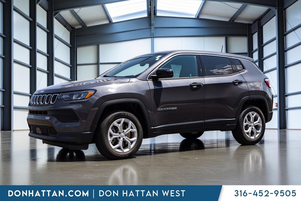 Used 2024 Jeep Compass Sport AWD/4WD image 2