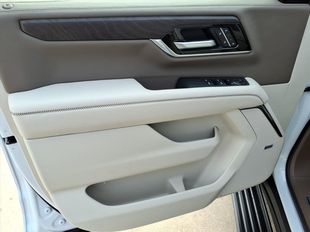 New 2026 GMC Yukon XL Denali w/ Denali Reserve Package image 11