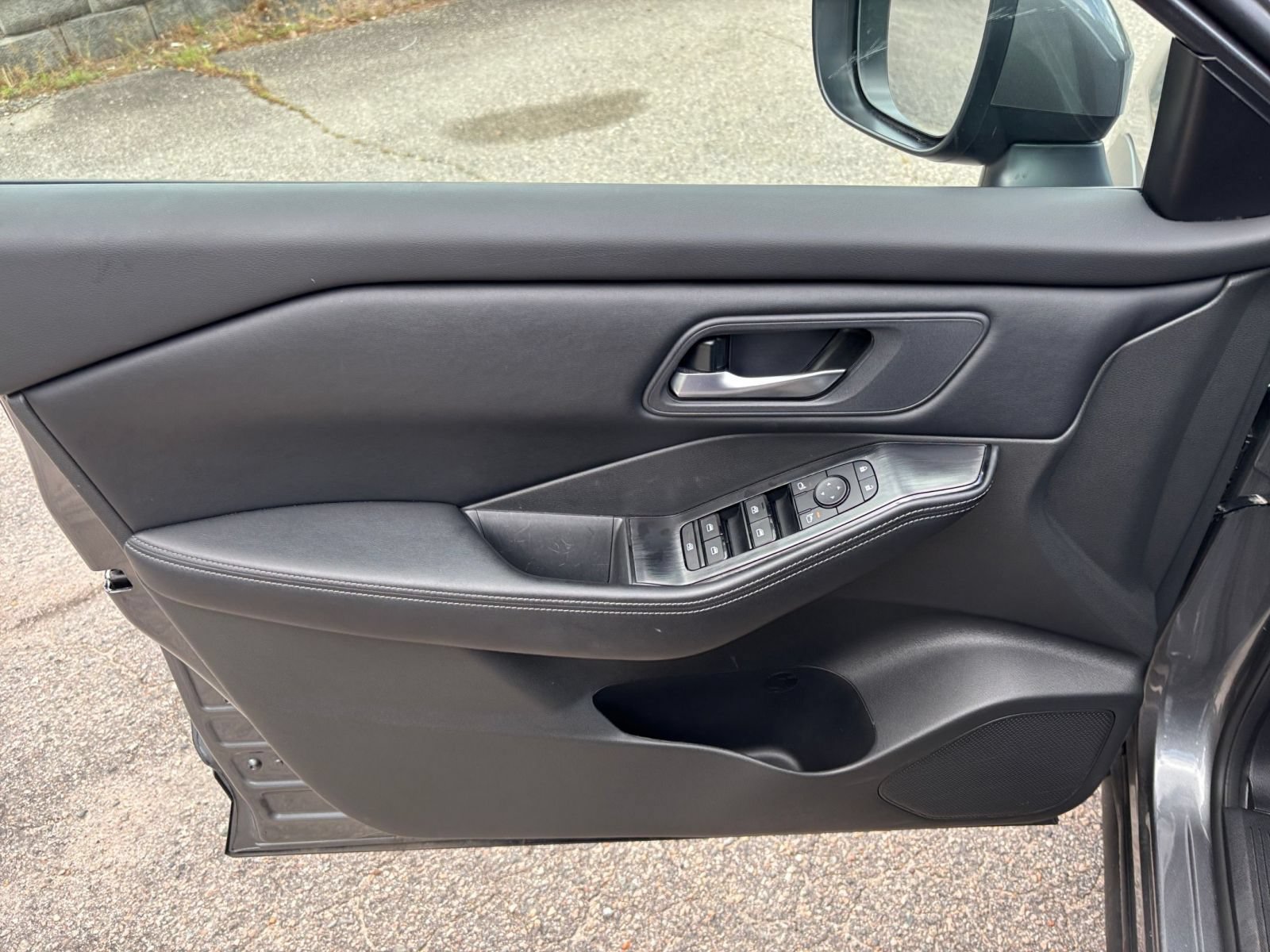 Used 2025 Nissan Rogue SV AWD/4WD image 18