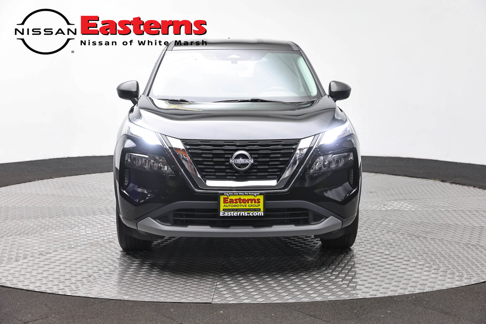 Used 2023 Nissan Rogue S AWD/4WD image 2