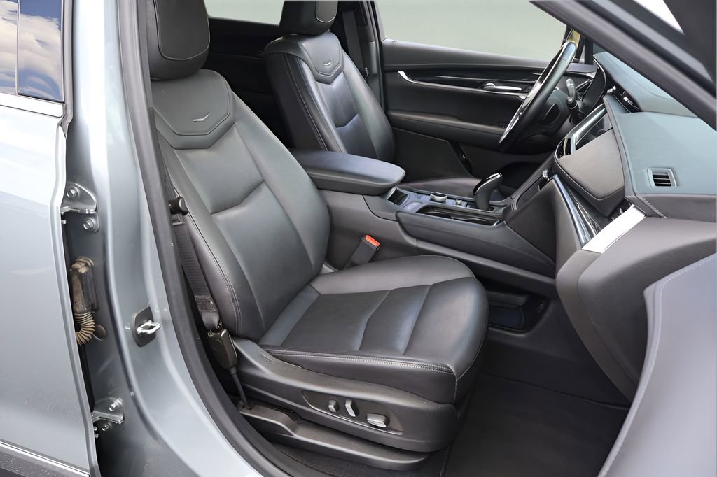 Used 2023 Cadillac XT5 Premium Luxury FWD image 17
