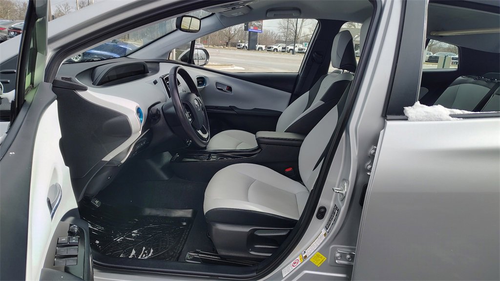 Used 2020 Toyota Prius XLE image 7