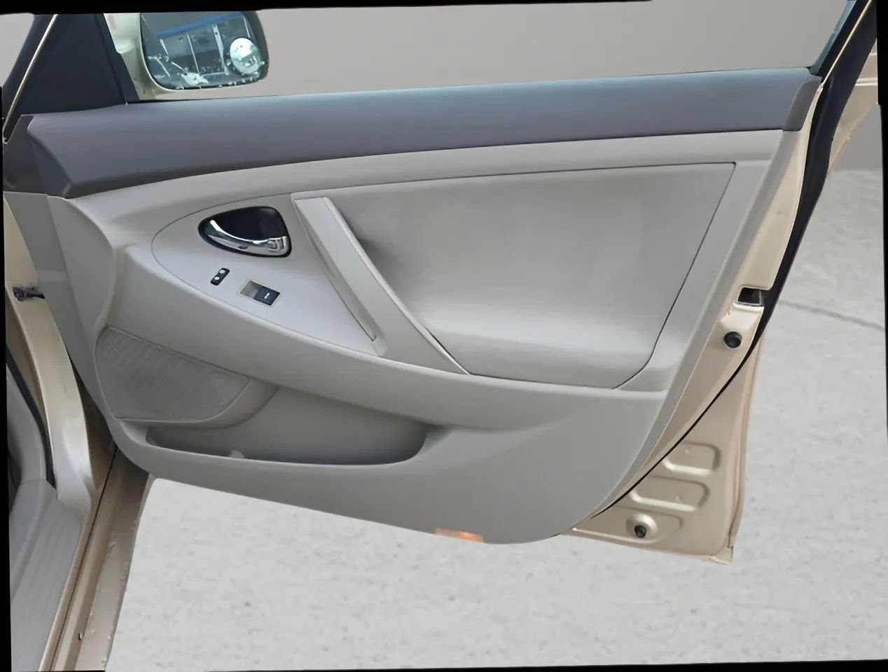 Used 2010 Toyota Camry LE image 18