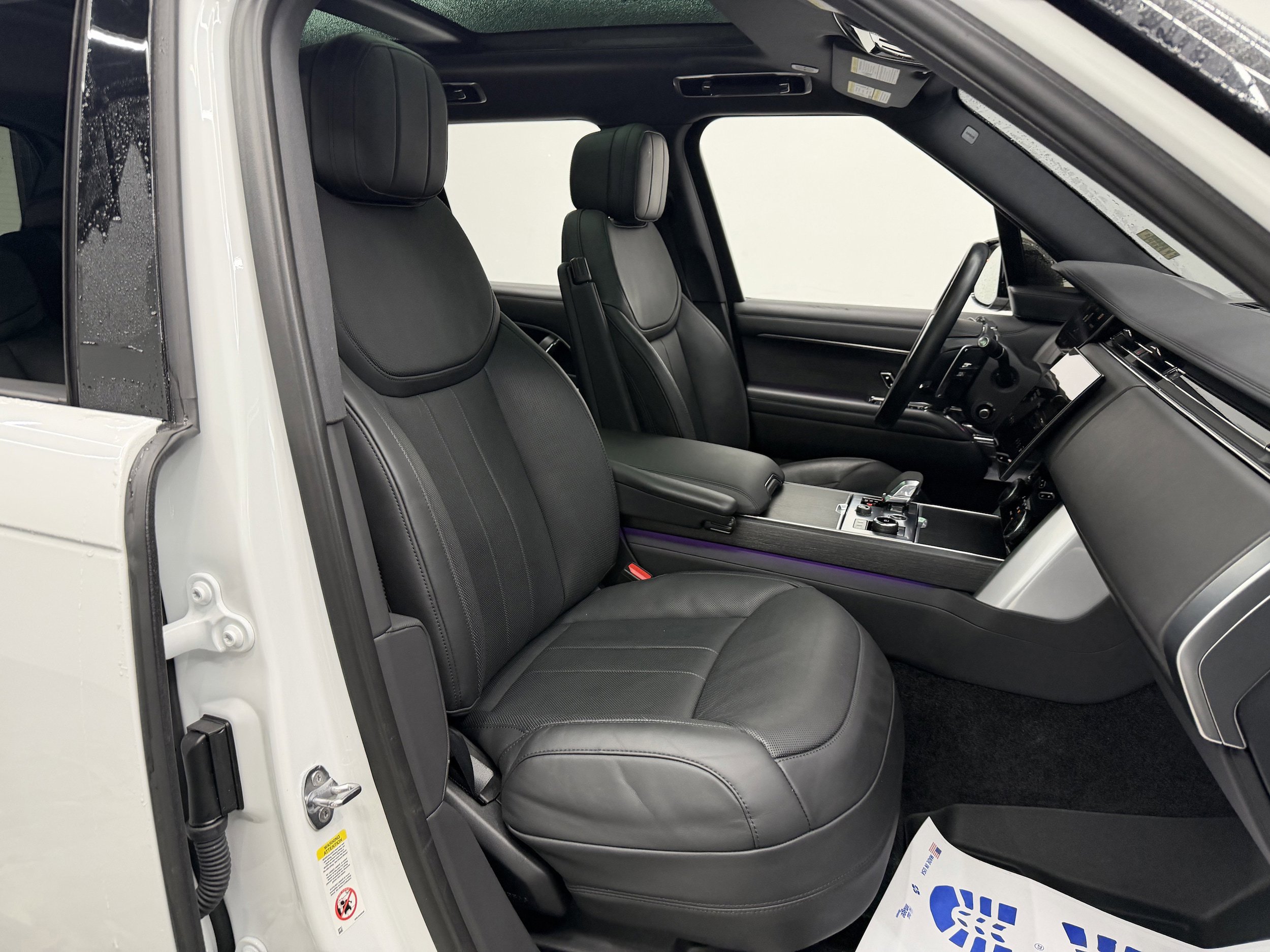 Used 2023 Land Rover Range Rover SE image 22
