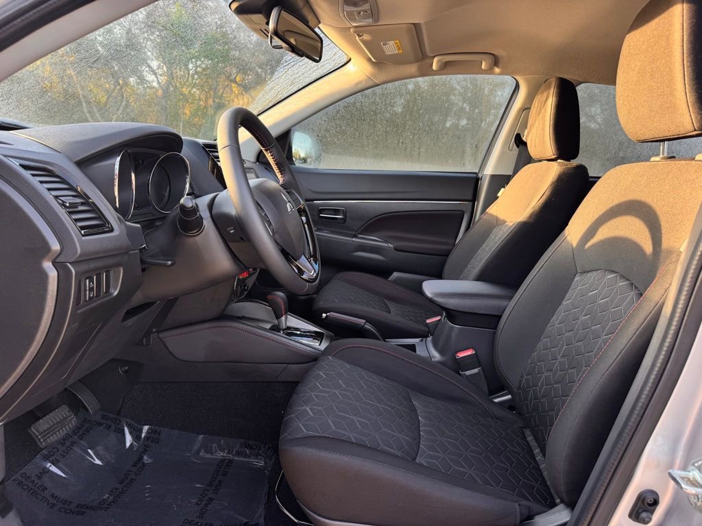 Used 2025 Mitsubishi Outlander Sport LE image 13
