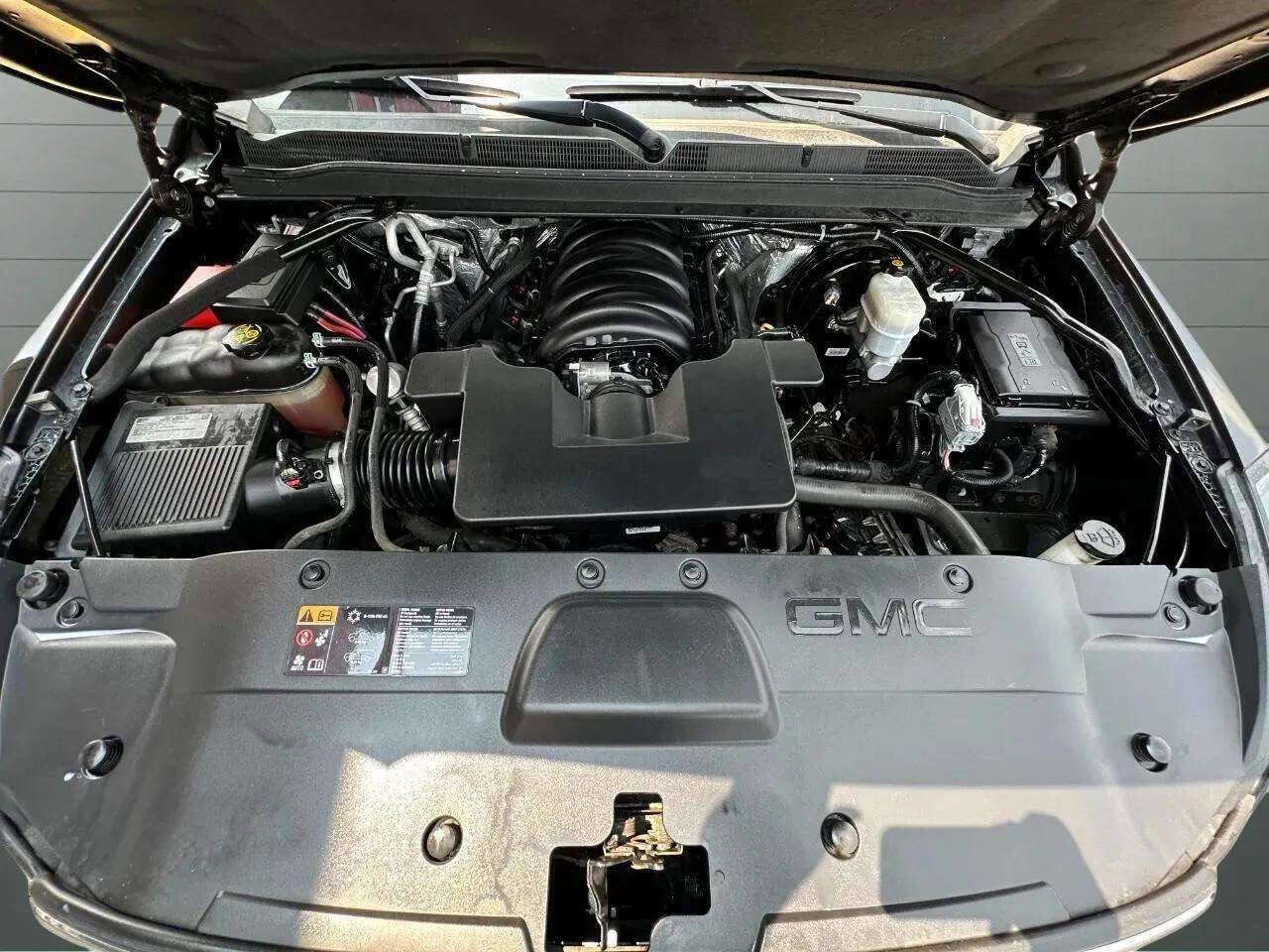 Used 2015 GMC Yukon XL Denali w/ Premium Package AWD/4WD image 30