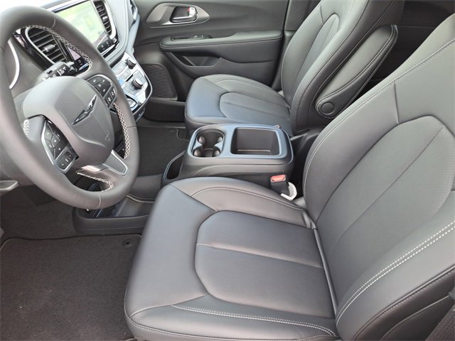 New 2026 Chrysler Pacifica Select image 14