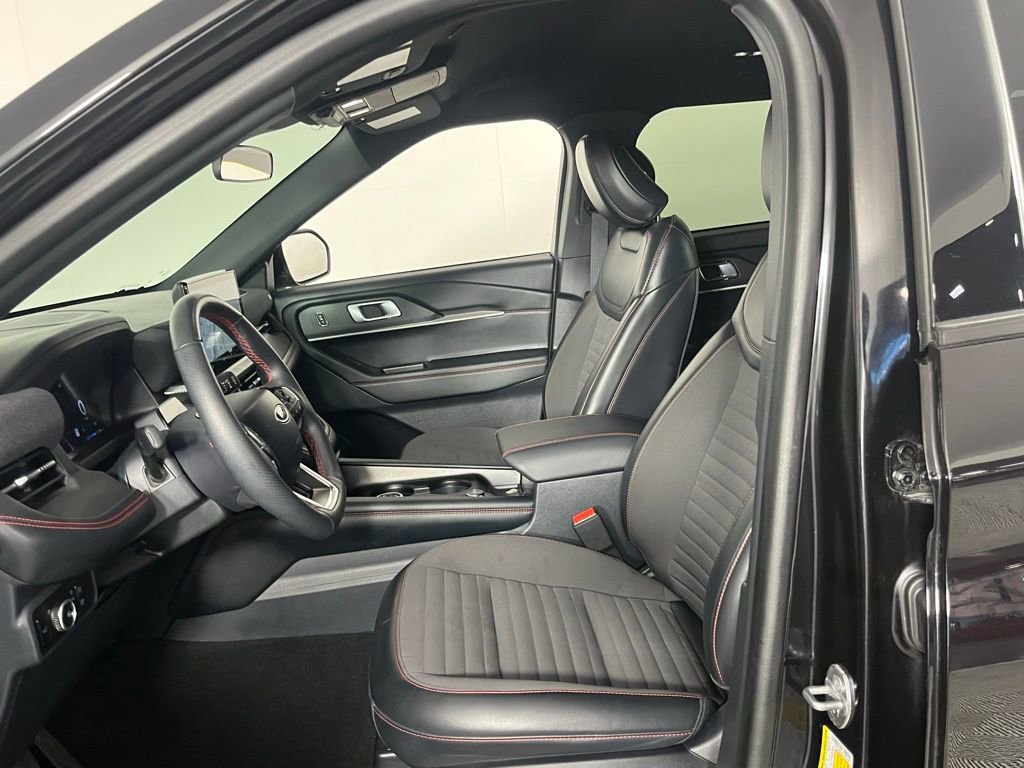 Used 2025 Ford Explorer ST-Line w/ ST-Line Street Pack image 20