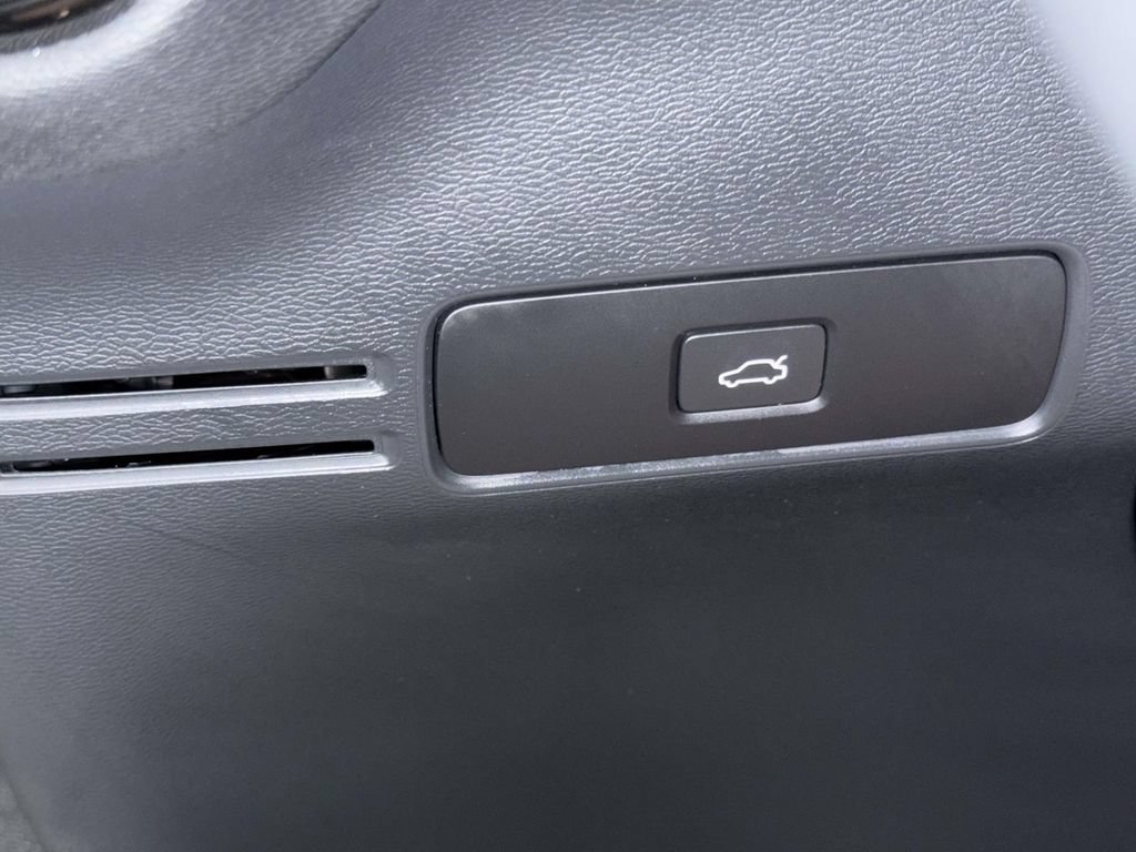 Used 2023 Volvo XC40 Recharge Ultimate w/ Protection Package Premier AWD/4WD image 26