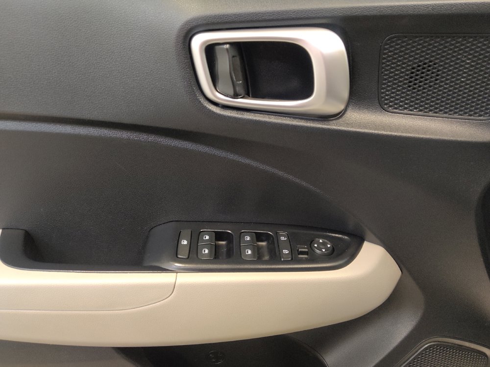 Used 2023 Hyundai Venue SEL FWD image 27