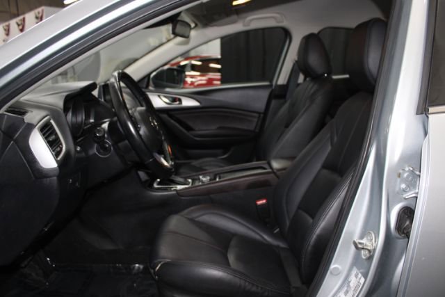 Used 2018 MAZDA MAZDA3 Touring FWD image 10