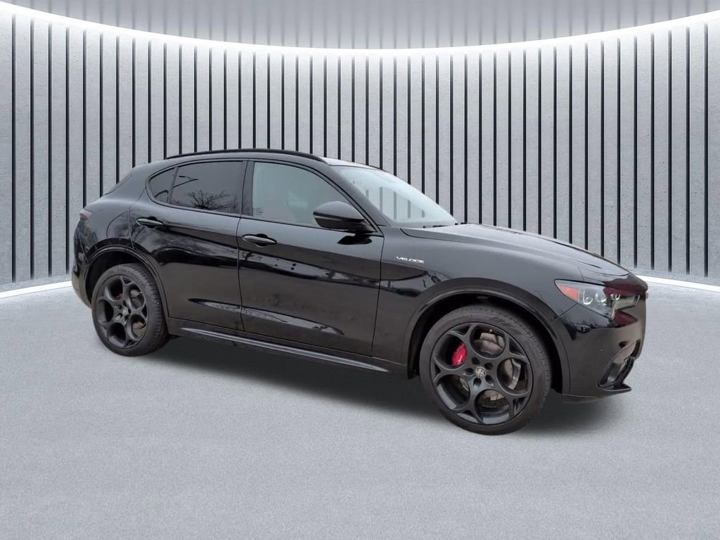 Used 2024 Alfa Romeo Stelvio Veloce image 2