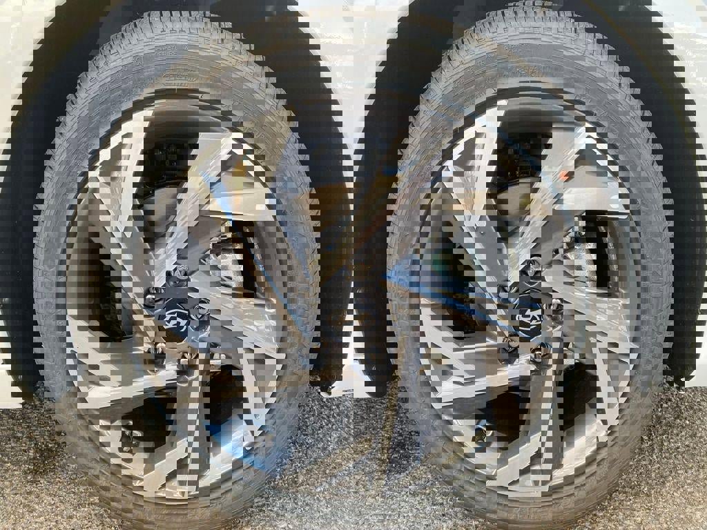 New 2025 Hyundai Elantra SEL image 9