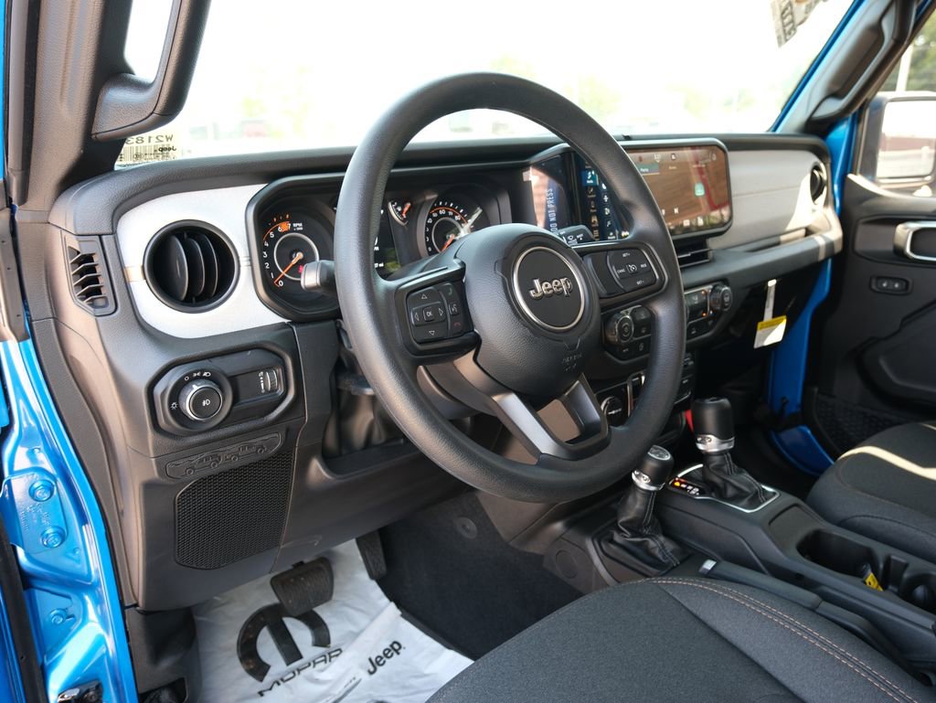 Used 2026 Jeep Wrangler Unlimited Sport AWD/4WD image 3