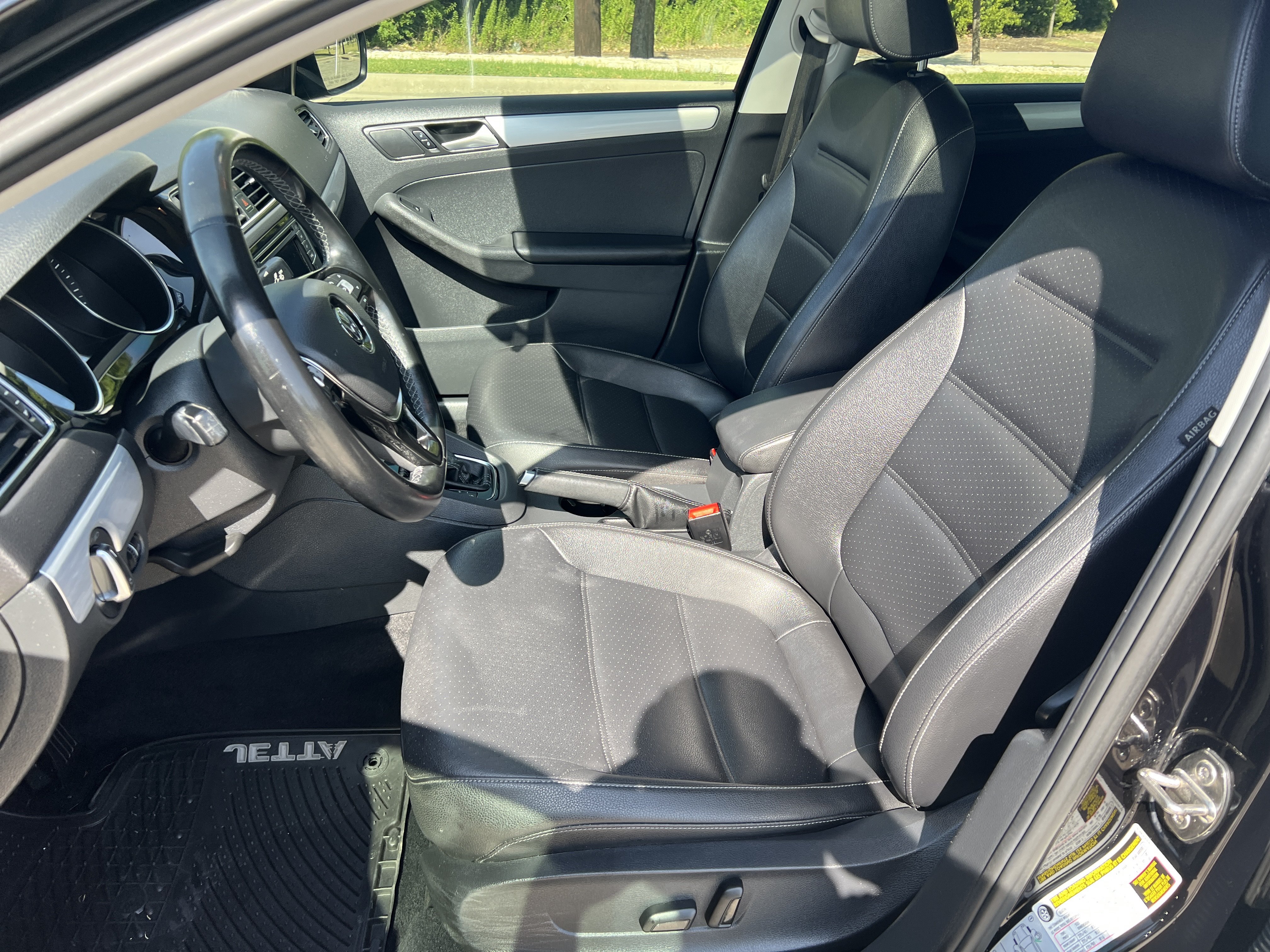 Used 2018 Volkswagen Jetta SEL FWD image 14