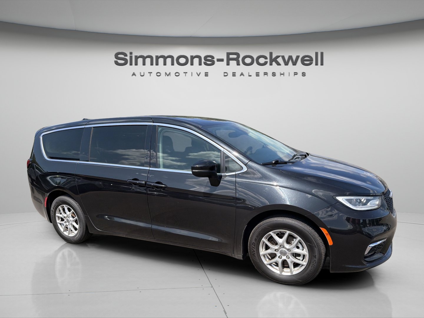 Used 2023 Chrysler Pacifica Touring-L FWD image 6