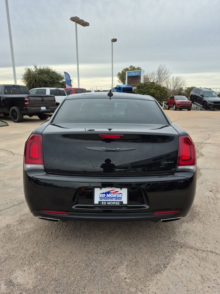 Used 2020 Chrysler 300 Touring w/ Sport Appearance Package image 6