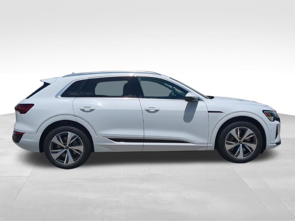 Used 2024 Audi Q8 e-tron Premium Plus w/ Premium Plus Package AWD/4WD image 2